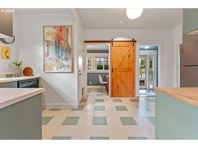 8547 N OSWEGO Ave, Portland, OR 97203