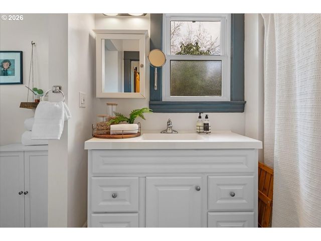 8547 N OSWEGO Ave, Portland, OR 97203