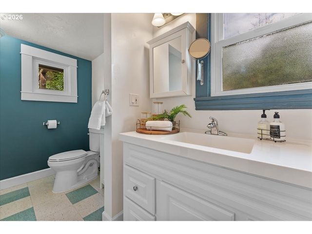 8547 N OSWEGO Ave, Portland, OR 97203