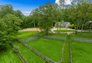 8 Lost Pond Lane, North Salem, NY 10560