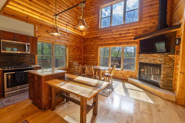 S5731 Devils Lake Parkway, Baraboo, WI 53913