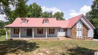 242 Woodruff LN, Cadiz, KY 42211