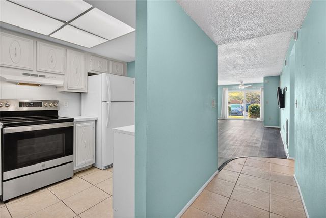 801 83RD AVENUE N 118, St Petersburg, FL 33702