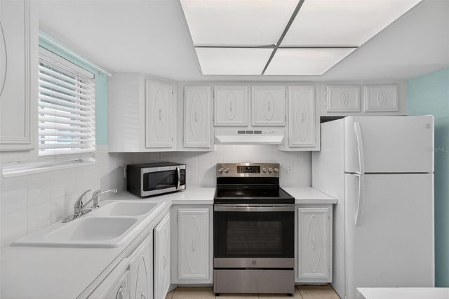 801 83RD AVENUE N 118, St Petersburg, FL 33702