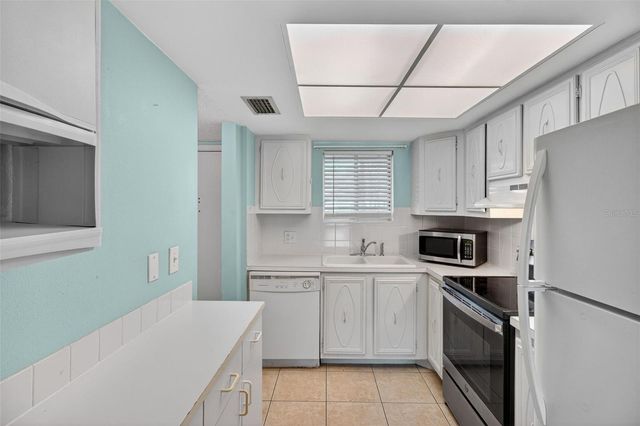 801 83RD AVENUE N 118, St Petersburg, FL 33702