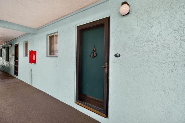 801 83RD AVENUE N 118, St Petersburg, FL 33702
