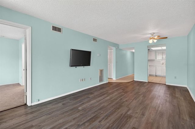 801 83RD AVENUE N 118, St Petersburg, FL 33702