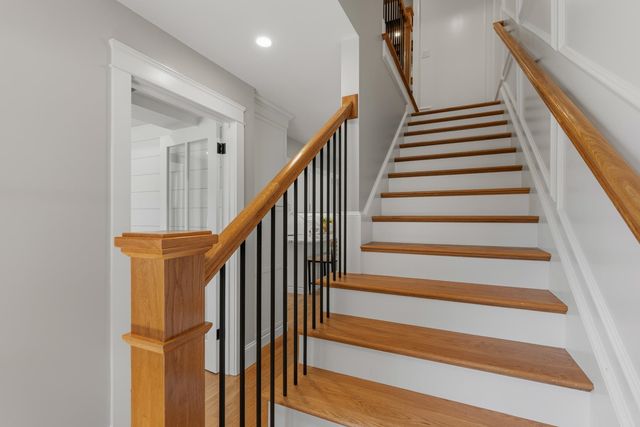 6 DEARBORN Street, Portsmouth, NH 03801