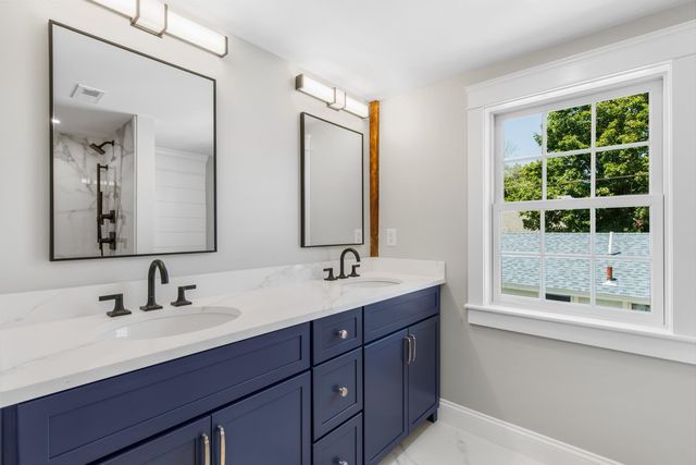 6 DEARBORN Street, Portsmouth, NH 03801