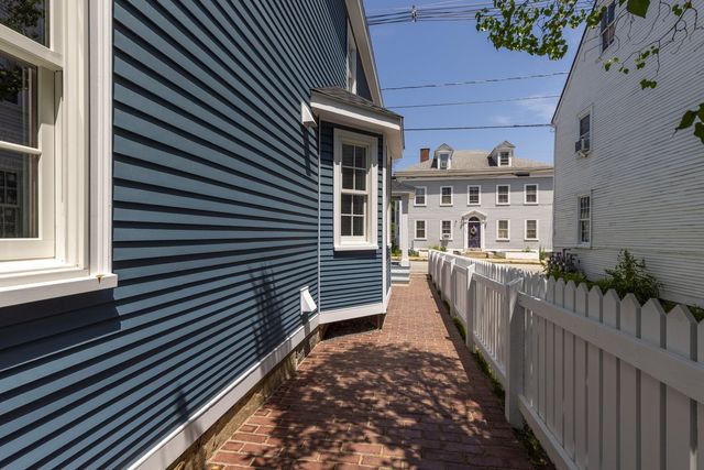 6 DEARBORN Street, Portsmouth, NH 03801