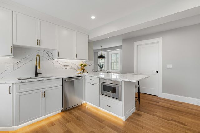 6 DEARBORN Street, Portsmouth, NH 03801