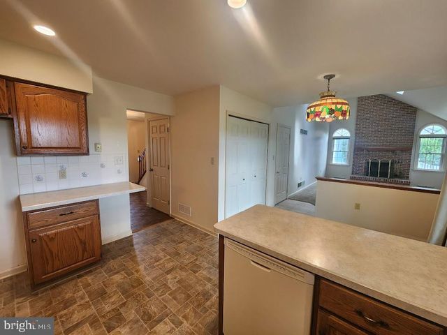 404 MENTZER AVE, New Holland, PA 17557