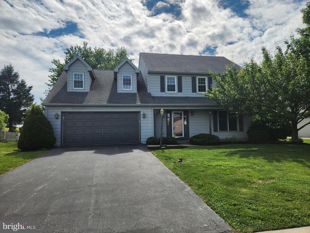 404 MENTZER AVE, New Holland, PA 17557