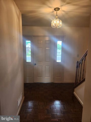 404 MENTZER AVE, New Holland, PA 17557