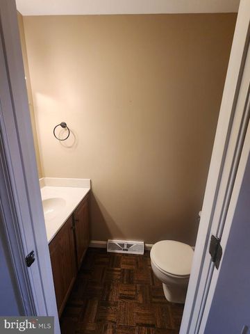 404 MENTZER AVE, New Holland, PA 17557