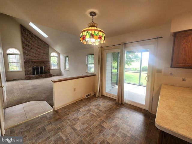 404 MENTZER AVE, New Holland, PA 17557