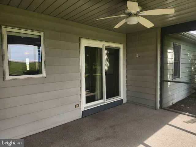 404 MENTZER AVE, New Holland, PA 17557