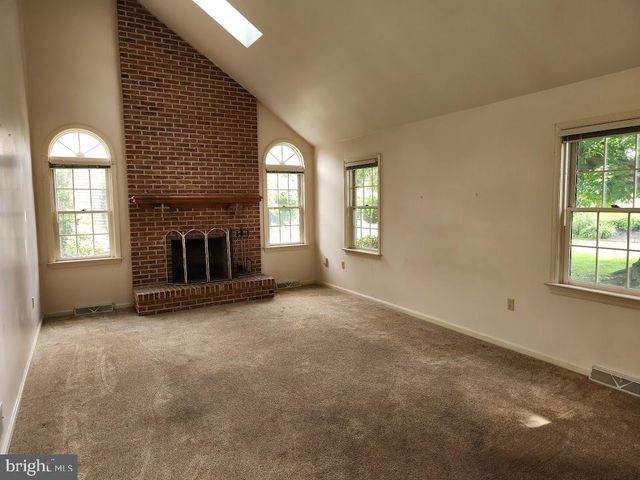 404 MENTZER AVE, New Holland, PA 17557