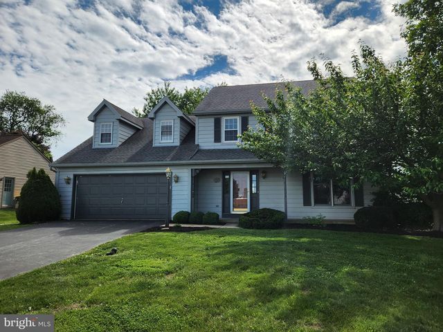 404 MENTZER AVE, New Holland, PA 17557