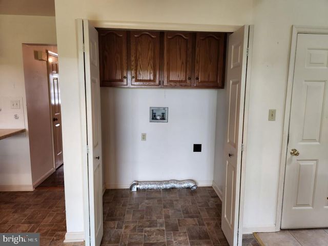 404 MENTZER AVE, New Holland, PA 17557