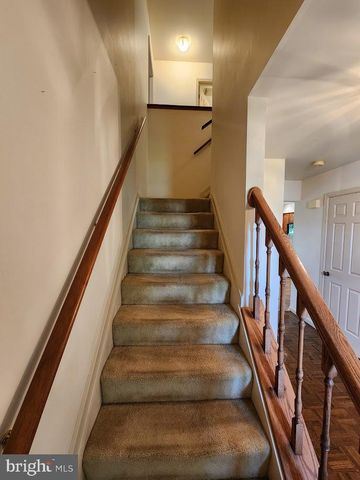 404 MENTZER AVE, New Holland, PA 17557
