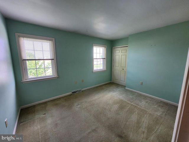 404 MENTZER AVE, New Holland, PA 17557