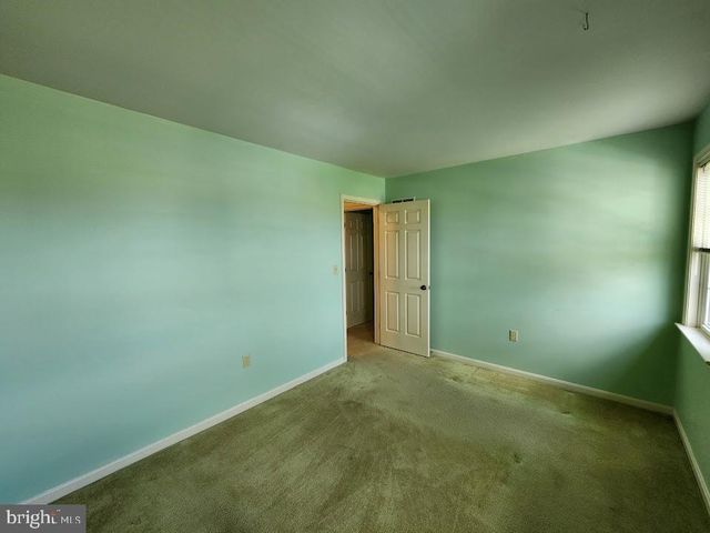 404 MENTZER AVE, New Holland, PA 17557