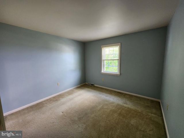 404 MENTZER AVE, New Holland, PA 17557