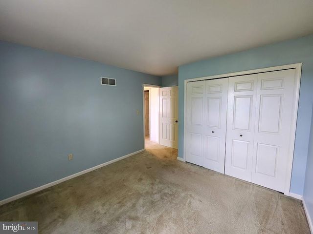 404 MENTZER AVE, New Holland, PA 17557