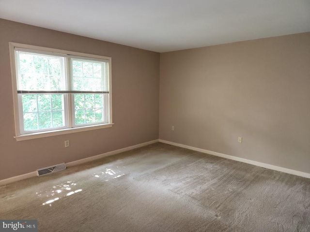 404 MENTZER AVE, New Holland, PA 17557