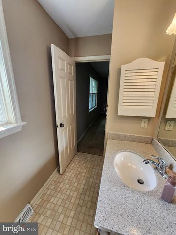 404 MENTZER AVE, New Holland, PA 17557