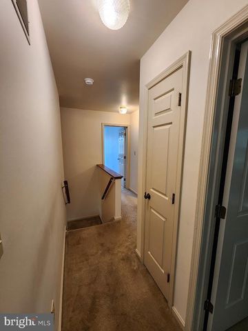 404 MENTZER AVE, New Holland, PA 17557