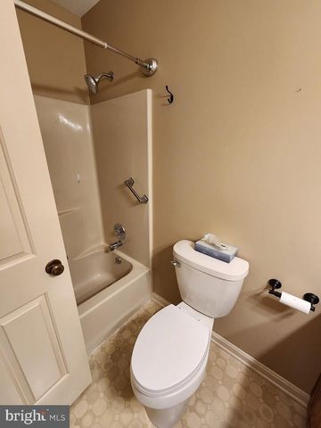 404 MENTZER AVE, New Holland, PA 17557
