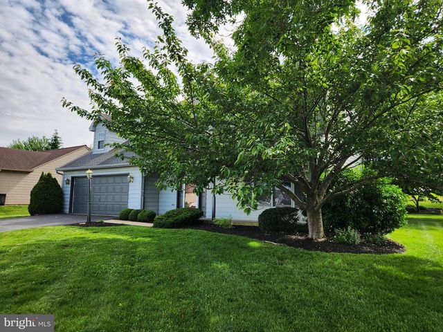 404 MENTZER AVE, New Holland, PA 17557