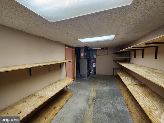 404 MENTZER AVE, New Holland, PA 17557