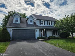 404 MENTZER AVE, New Holland, PA 17557