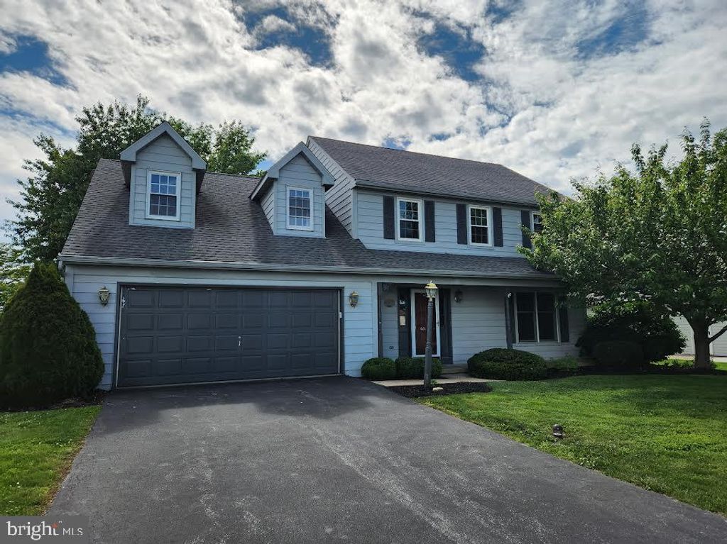404 MENTZER AVE, New Holland, PA 17557