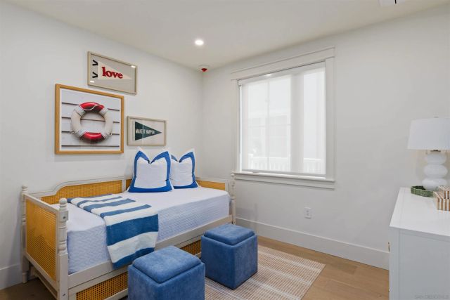 747 Orange Ave 302, Coronado, CA 92118