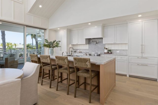 747 Orange Ave 302, Coronado, CA 92118
