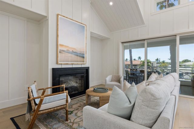 747 Orange Ave 302, Coronado, CA 92118