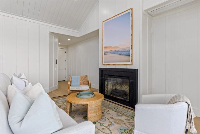 747 Orange Ave 302, Coronado, CA 92118