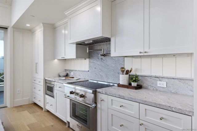 747 Orange Ave 302, Coronado, CA 92118