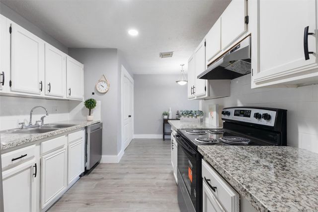 17302 S Yorkglen Drive, Houston, TX 77084