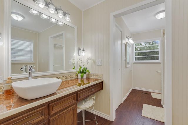 124 Broken Bow Road, La Grange, TX 78945