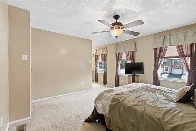 176 W Russets Circle, South Fayette, PA 15017