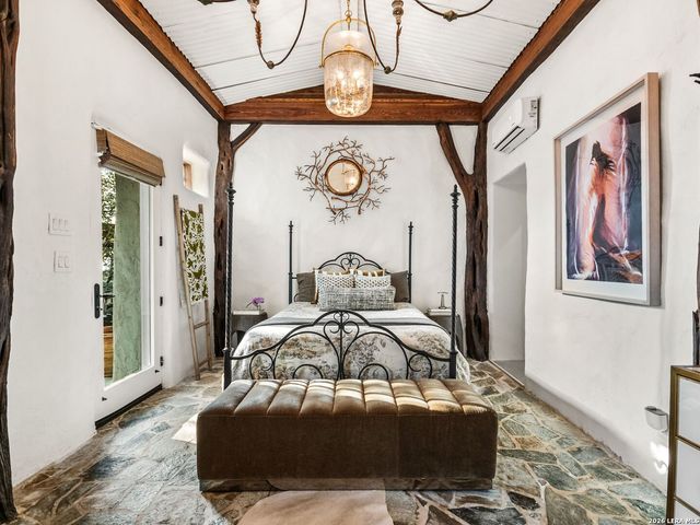 1191 Saddleback Ridge, Bandera, TX 78003