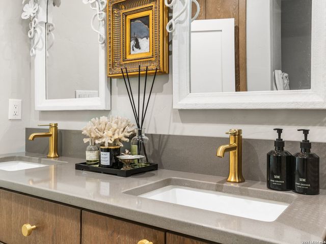 1191 Saddleback Ridge, Bandera, TX 78003