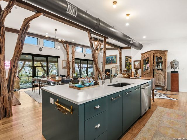 1191 Saddleback Ridge, Bandera, TX 78003