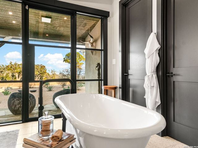 1191 Saddleback Ridge, Bandera, TX 78003