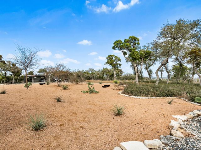 1191 Saddleback Ridge, Bandera, TX 78003